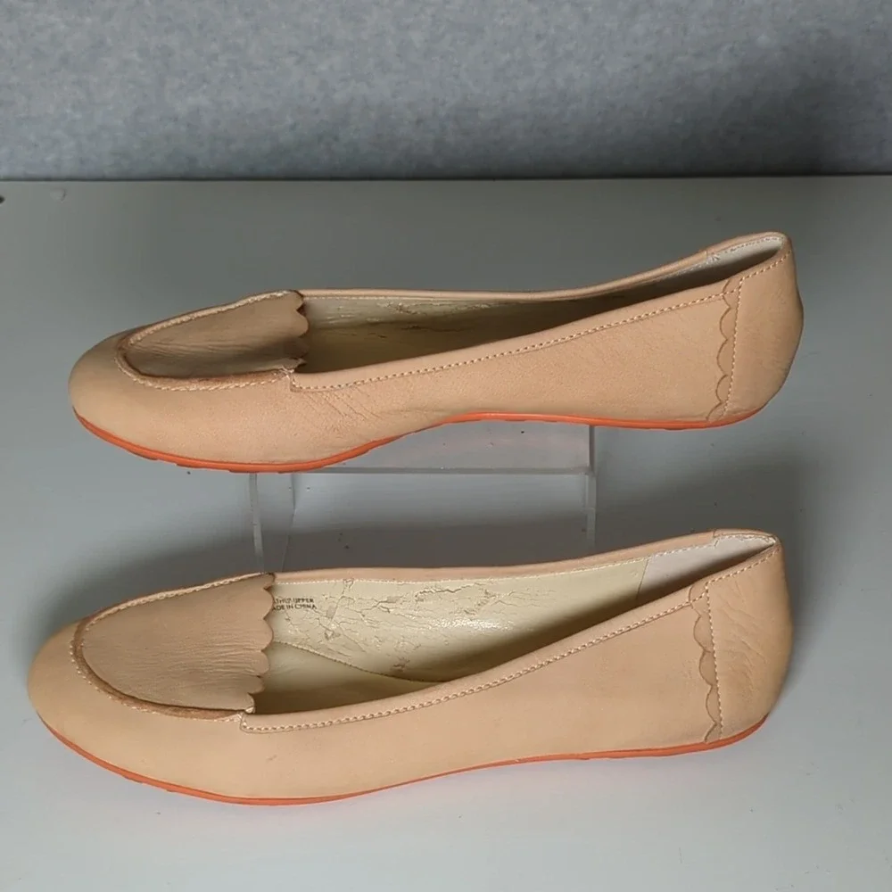 Tahari Ballet‎ Flat Shoes Doll Shoes Gwen Beige Scalloped Leather 9M